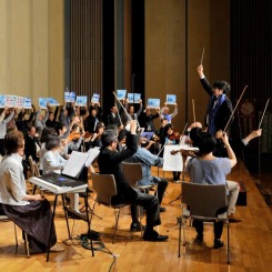 市民のクラシックオーケストラ Ensemble for Peace。
