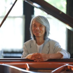 瞑想のピアニスト ウォン・ウィンツァンさん。